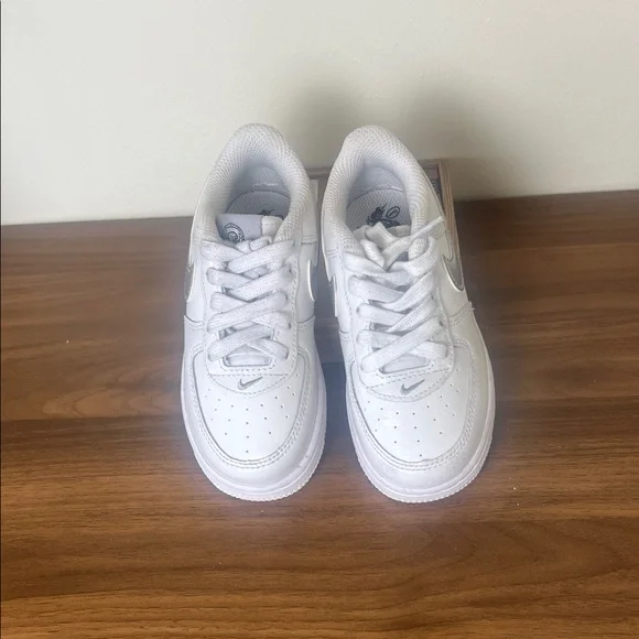 Nike Air Force 1 Kids' White Athletic Shoes size 9C - Picture 3 of 6